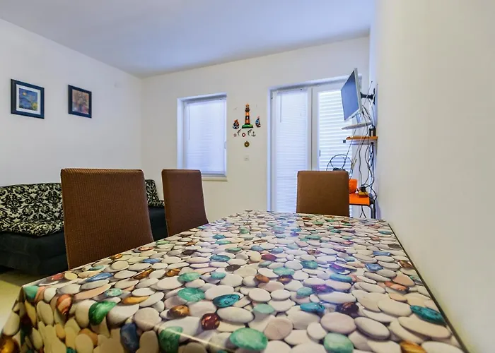 With Terrace Апартаменты Паг